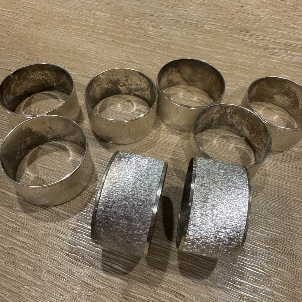 Chic Silver Napkin Rings Set - Picture 4 of 4
